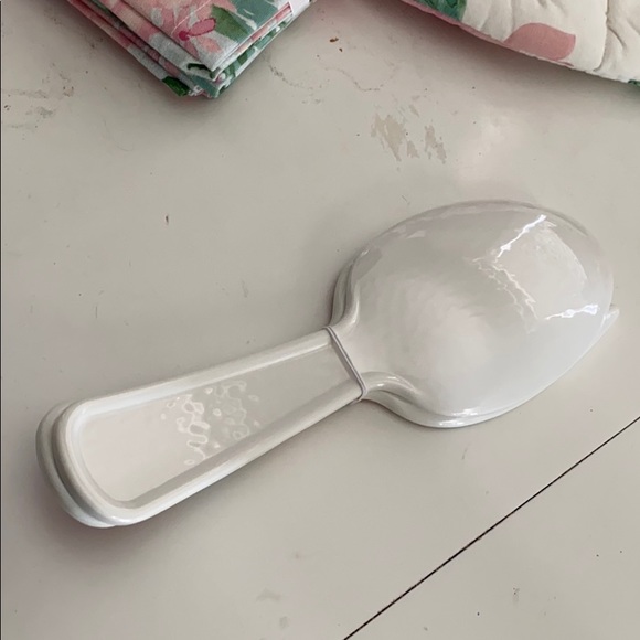 Sur la table ROSE NUAGE MELAMINE SERVERS, SET OF 2 - Picture 4 of 7